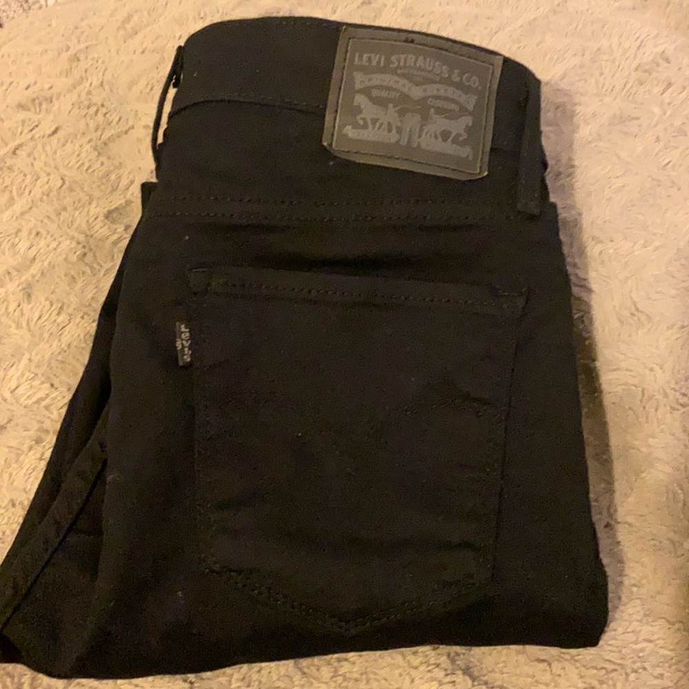 Women Levi’s skinny jeans model 711